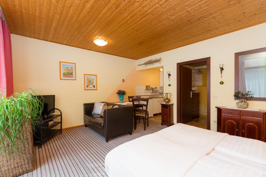 Appartementhaus Witzmann Bad Voeslau Dış mekan fotoğraf